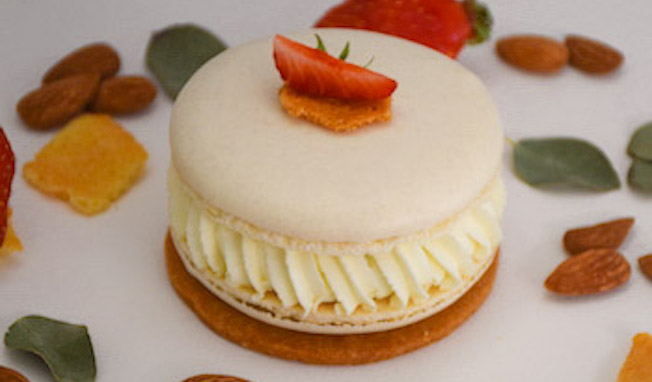 Macarons personnalisés Dessert macaroné fraise